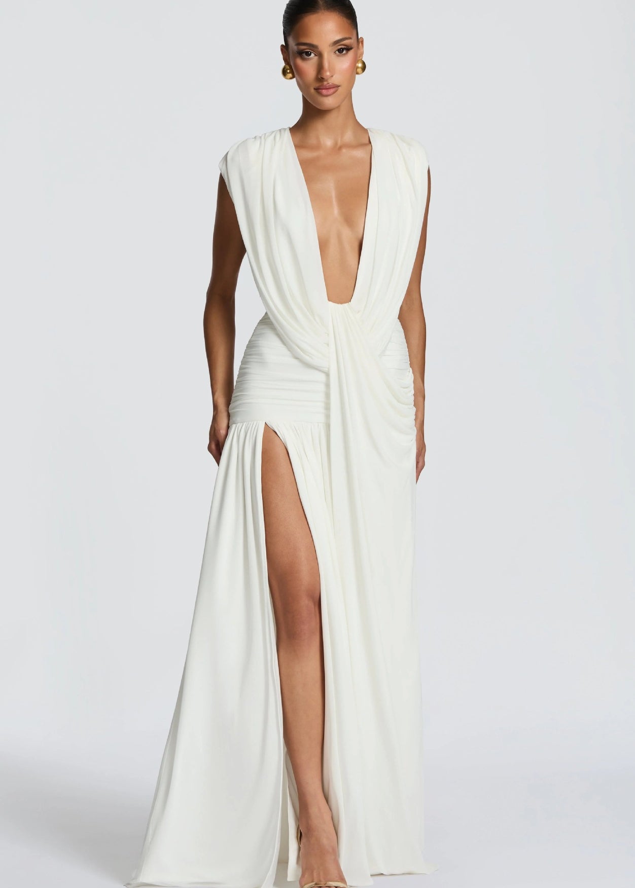 Φόρεμα με ανοίγματα και σκίσιμο